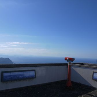 上がってきました。
双眼鏡もあります。