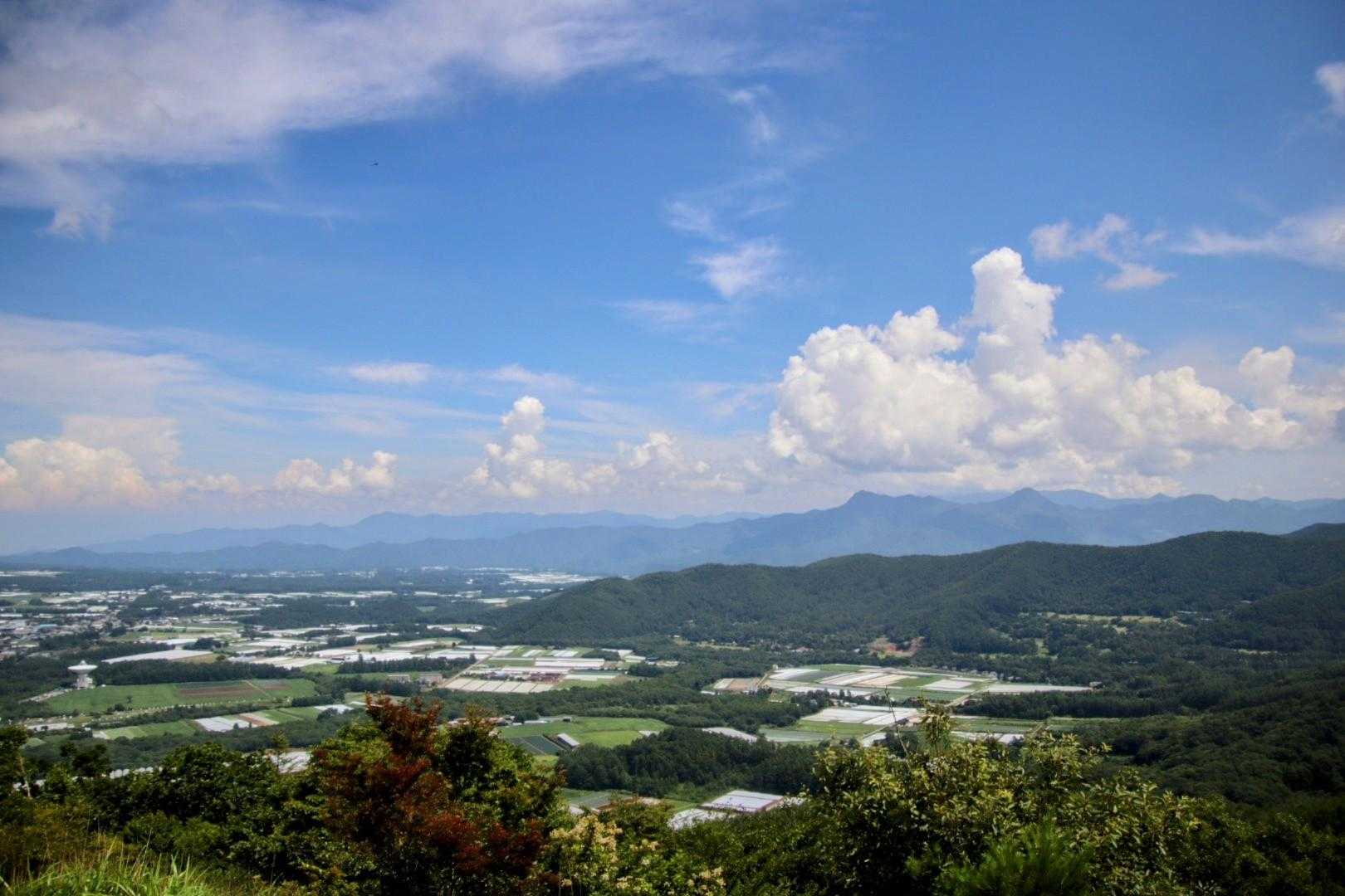 飯盛山 | 八ヶ岳や富士山を望む草原の山歩道。下山後の清里グルメをご褒美にの写真