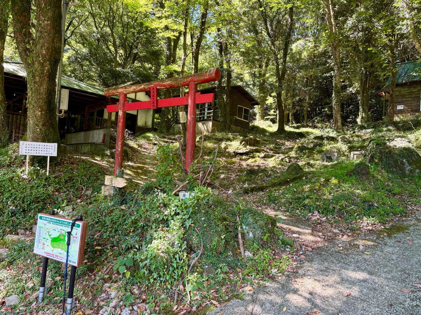 YAMAPレポでよく見る赤い鳥居。