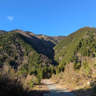 ホント良い天気☀
小秀山、滝めぐりからのアスレチック要素満載からの絶景✨良いお山でした⛰️