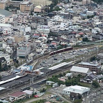 一つ下に戻って、今日の目的の一つ、
ジオラマな？街並みを楽しみます。
富士急の富士山ビュー特急🚞
