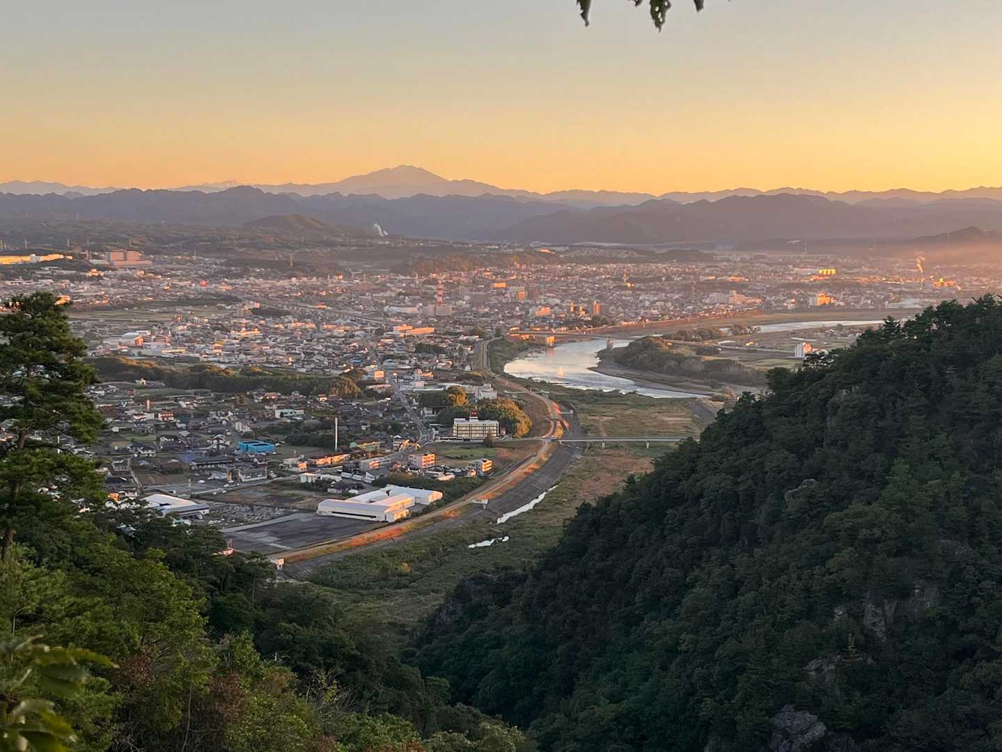 御嶽山と木曽川