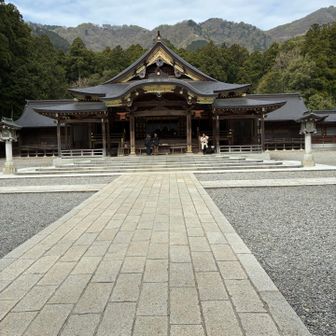 これが越後一の宮の弥彦神社です。