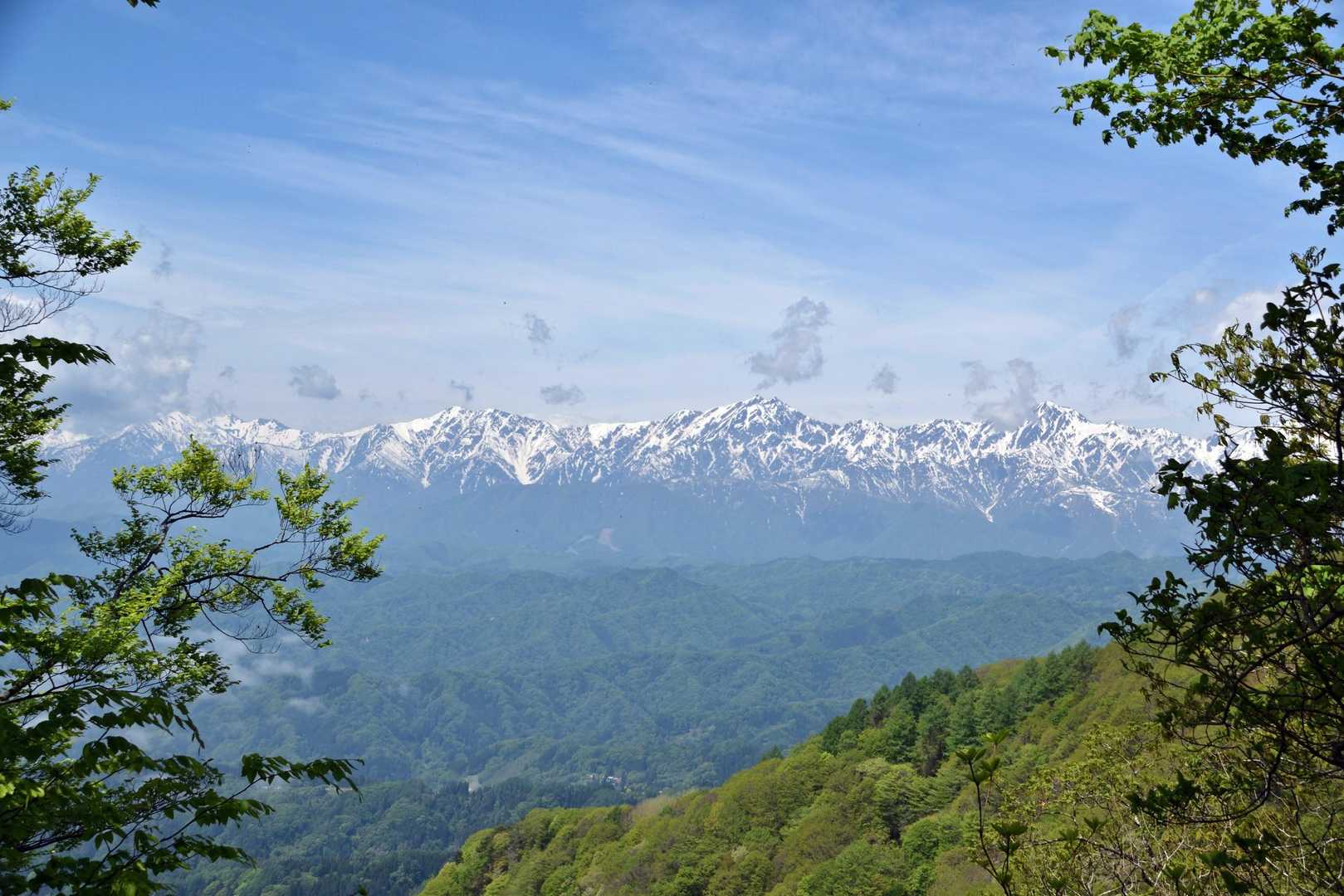 北アルプス・後立山連峰を正面から眺めることができます。特に鹿島槍ヶ岳から白馬乗鞍あたりま絶好のビューポイントです✨