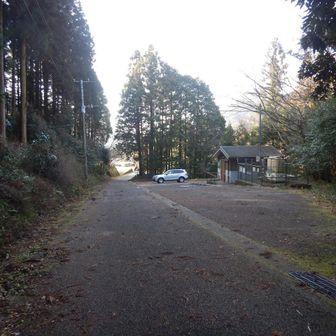 駐車場には我が車のみ