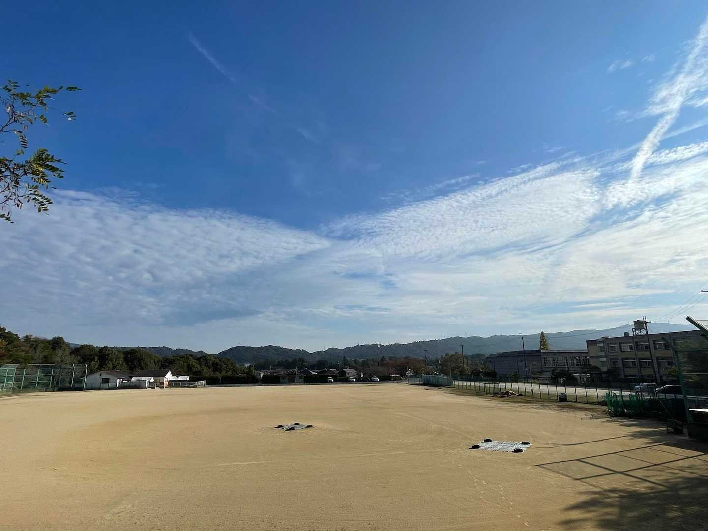 いつも少年野球やってるのに
今日は空いてます
選挙やからか🤔
良い汗かいて気分もスッキリ✨
軽めでも歩けて良かった👍