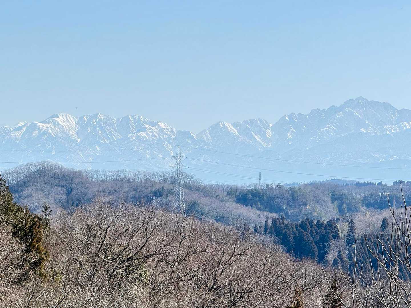 右の剱、左の毛勝三山👀
前日金剛堂山から散々見たけど、見えるとやっぱり嬉しいお山👀