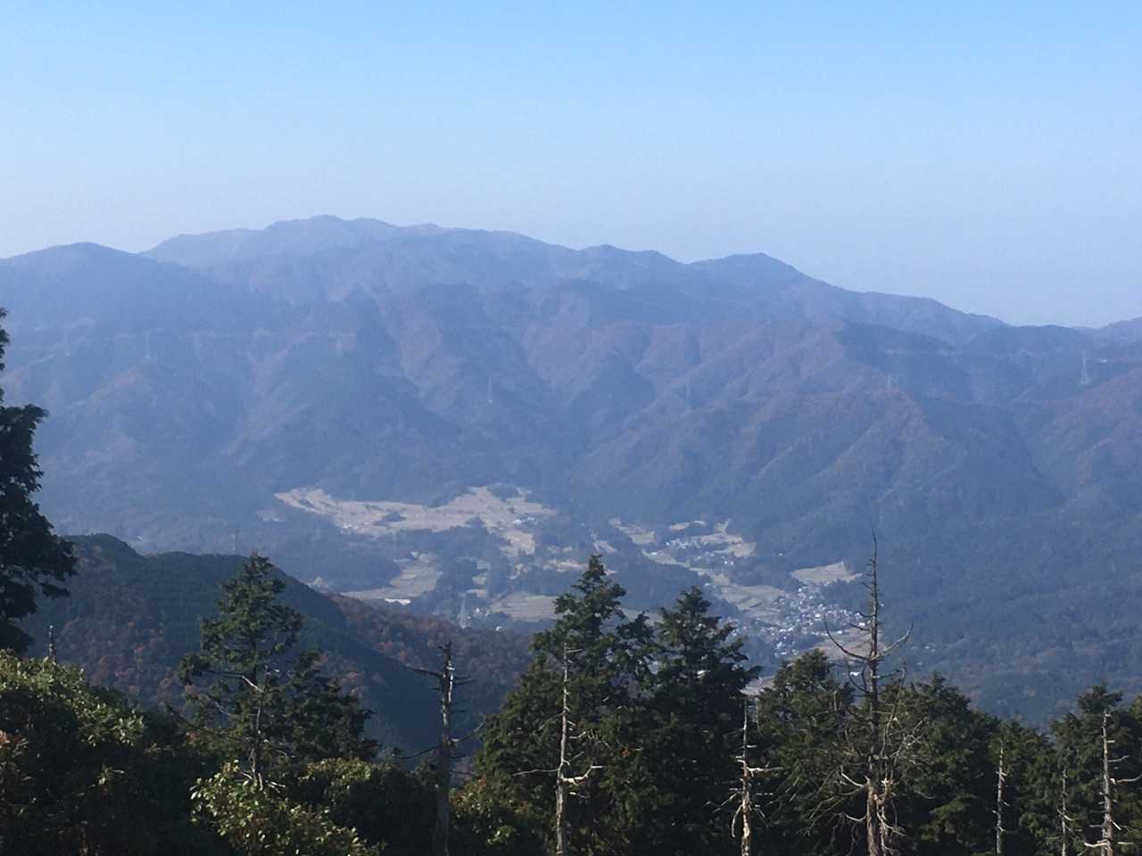 西側の高い山々は霊仙周辺かな🤔
