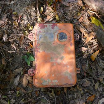 航空局　小型自動点滅器らしいです。