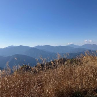 カガマシ山〜佐々連尾山の稜線