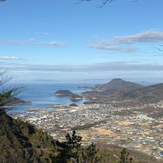 志保山のベンチから紫雲出山👀
やっぱ瀬戸内海の景色は最高🩵
今日は身体の調子も良さそうだ🚶‍♀️🎶