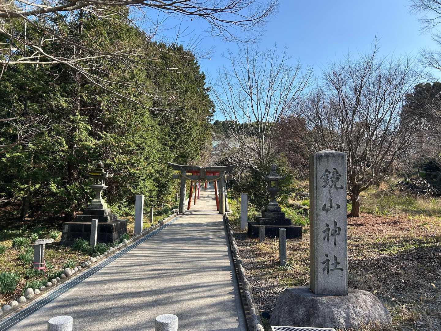 お次は鏡山神社へ。