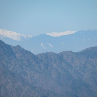 南アルプス北部、左から北岳、仙丈？、鳳凰　　