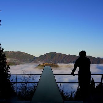 光の道天望所からも眺めて😄
この時間帯は日陰だけど、昼間だと竹田城跡まで光の道が出来上がります👍