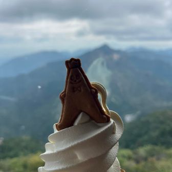 ラーショからスイーツ気分に変わったので🤭
窓が汚い😑