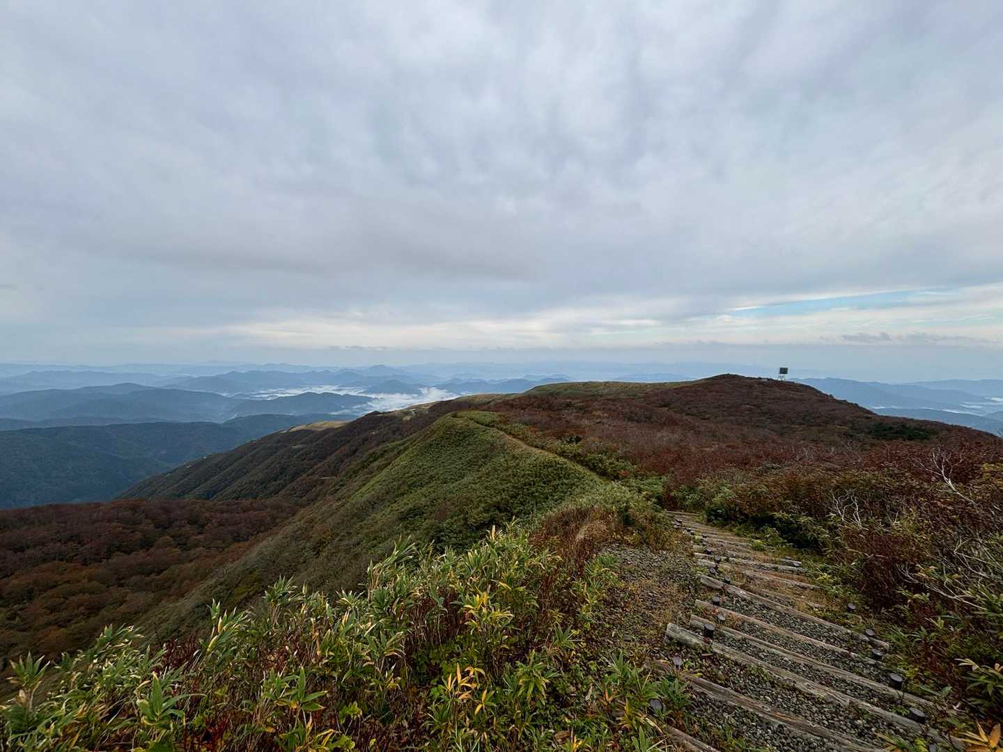 さっ、下山開始！
いい眺め〜。日野山⛰️越前市が広がります。