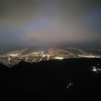 内陸。黒い箇所は海ではなく丘です。