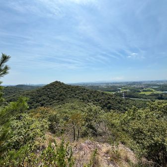 登山口方向
山のそばを山陽自動車道が走っています