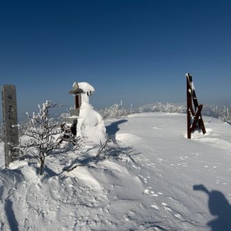 参拝
この時点でほぼ9時、時間も体力も厳しそうなので予定切り上げルートに