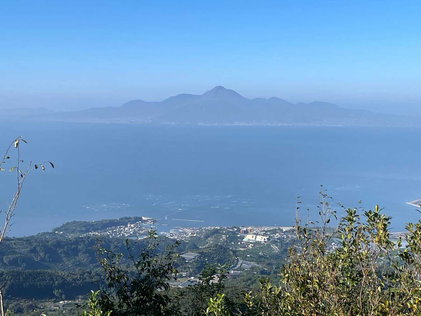 普賢岳がくっきり❗️山頂に雲がかかることが多く、こんなにキレイに見えるのはラッキー✌️。