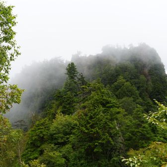 剃刀岩