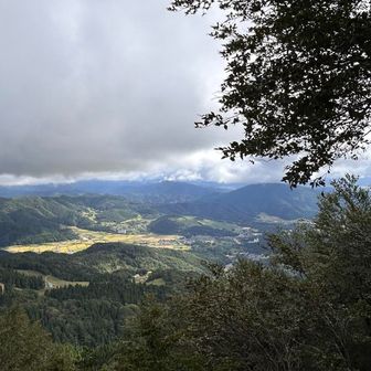 登ってきた麓の集落