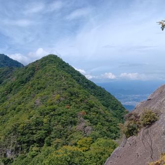 往路、屏風岩から獅子岩へ。
獅子岩。子持山への登り。