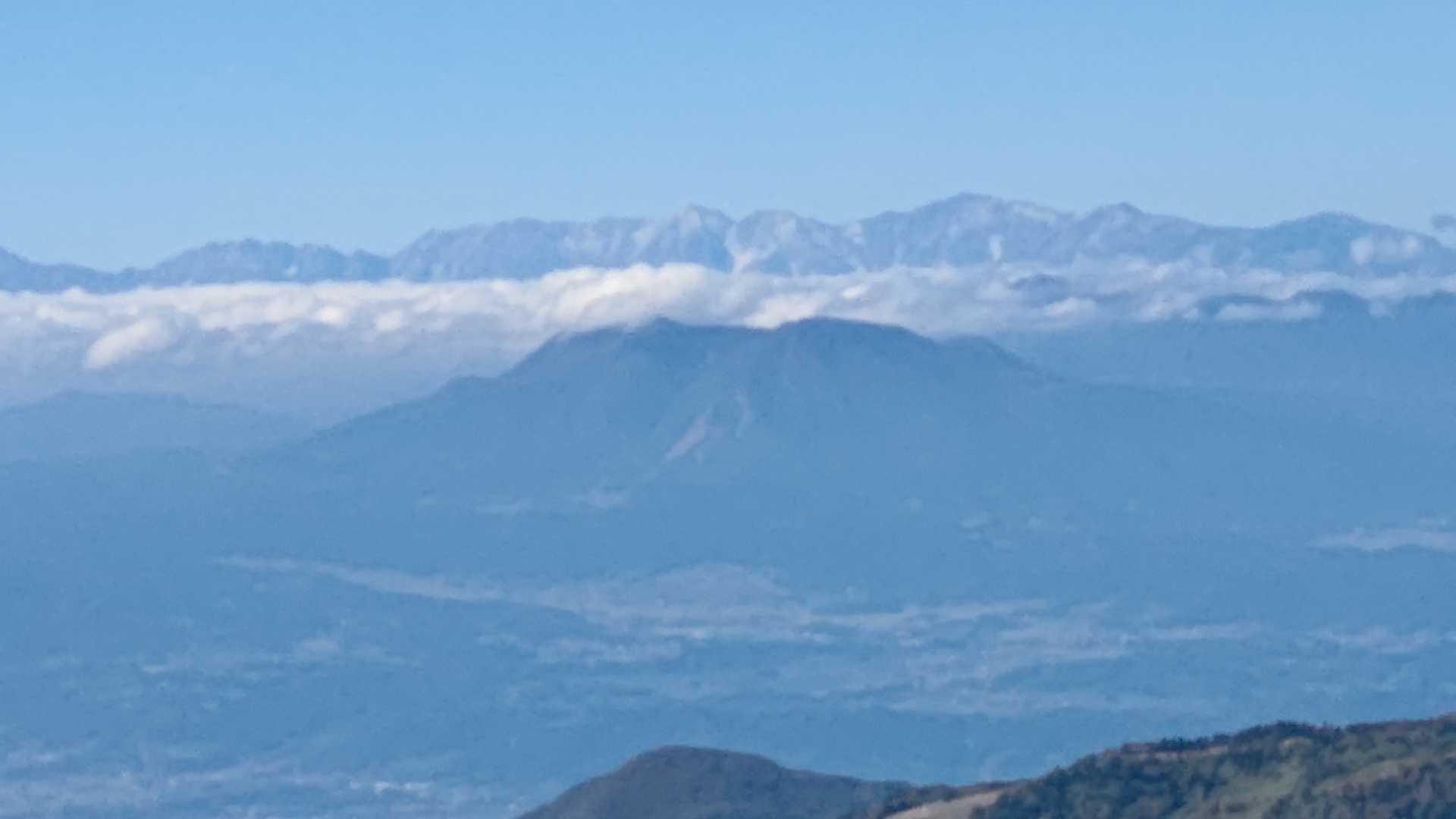 唐松、不帰ノ嶮、白馬三山と、飯綱山。