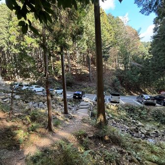 平尾登山口の駐車場は10台ほど停めれます。