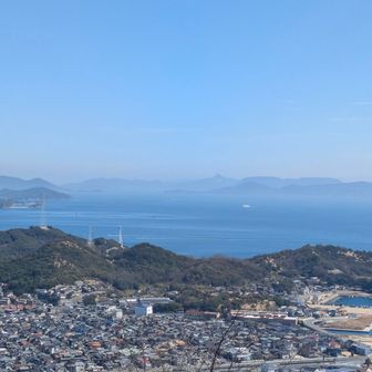 山頂でご一緒した方に、五剣山が見えますよ〜と教えてもらいました😂香川の山は紫雲出山と稲積山しか行ったことがありません🤣