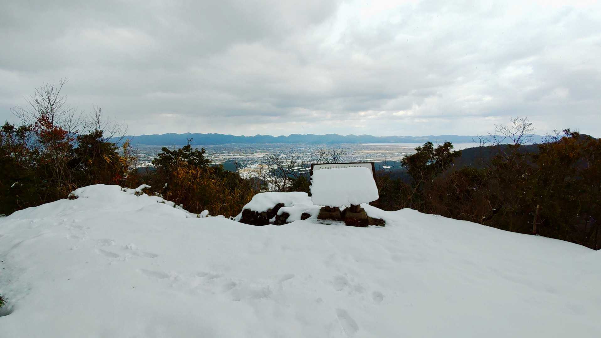 雪の山頂、やっぱいいですね〜
テンション上がります！