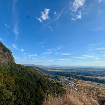 遠くに南外輪山