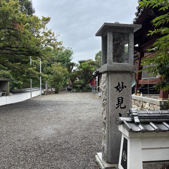 敷地内にはたくさんの社殿がある。まずは取星寺から