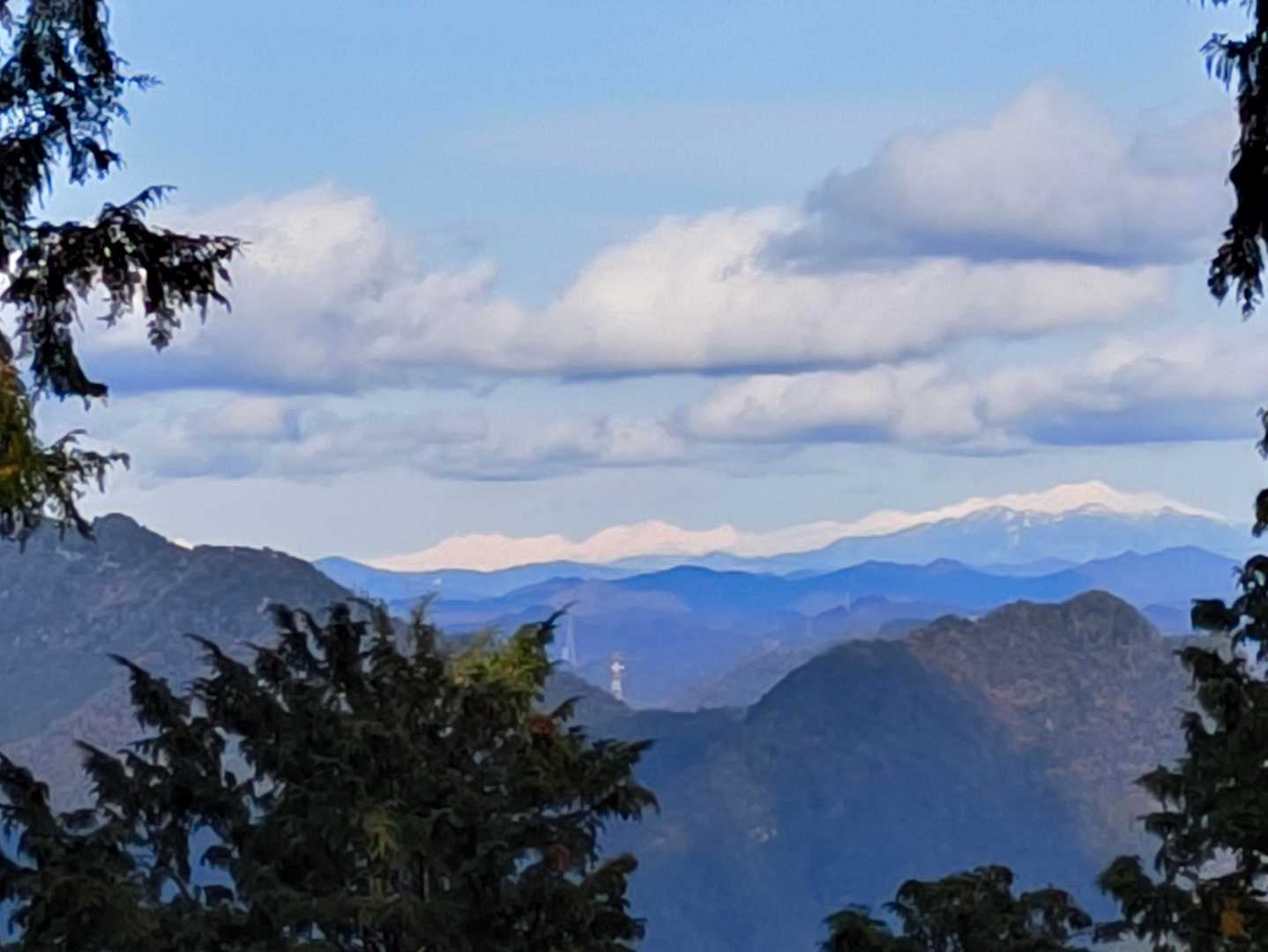 下山しようとしたとき、晴れてきて
北アルプスがよく見えました
左に笠ヶ岳が少し見えます。
槍ヶ岳から穂高、乗鞍岳