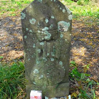 近くには馬頭観音の石仏。