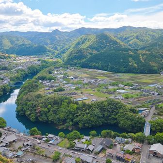 岐阜のグランドキャニオン😊
　
本家に行ったことがないので
相変わらずなにがなんだか
分からない私です(笑)


だけど緑と青と白が
美しすぎて大満足♪