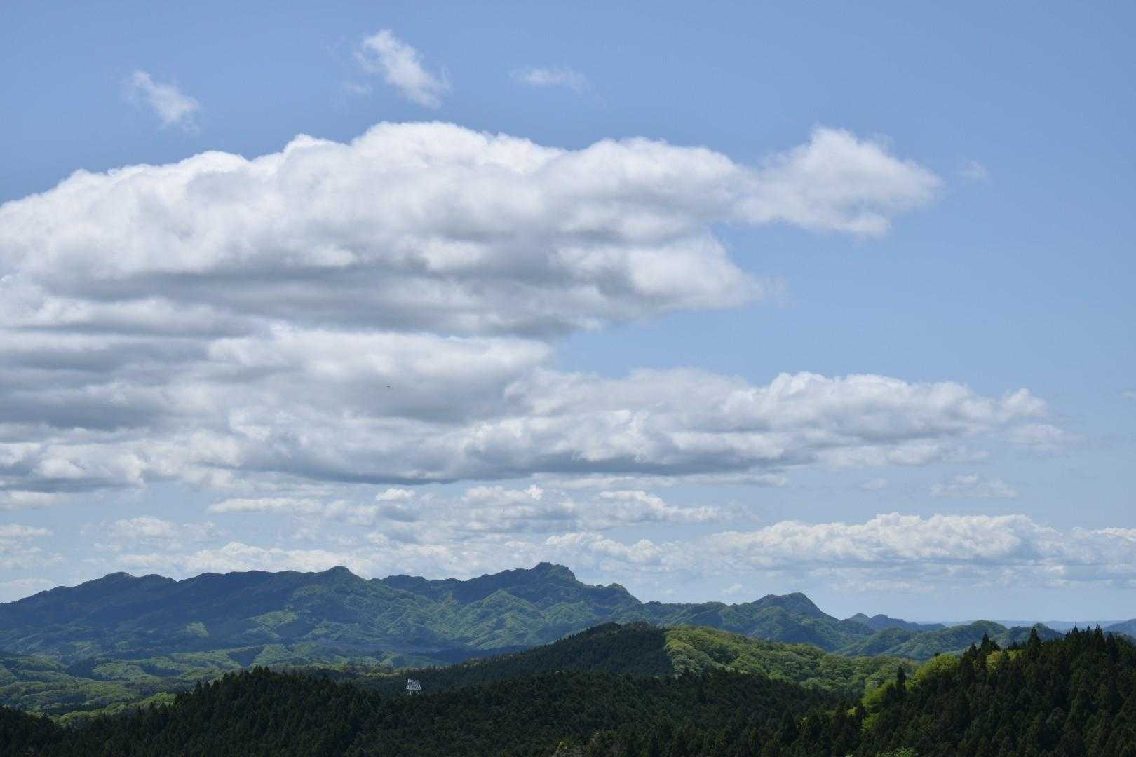 山頂からの景色①
奥久慈男体山など🏔️