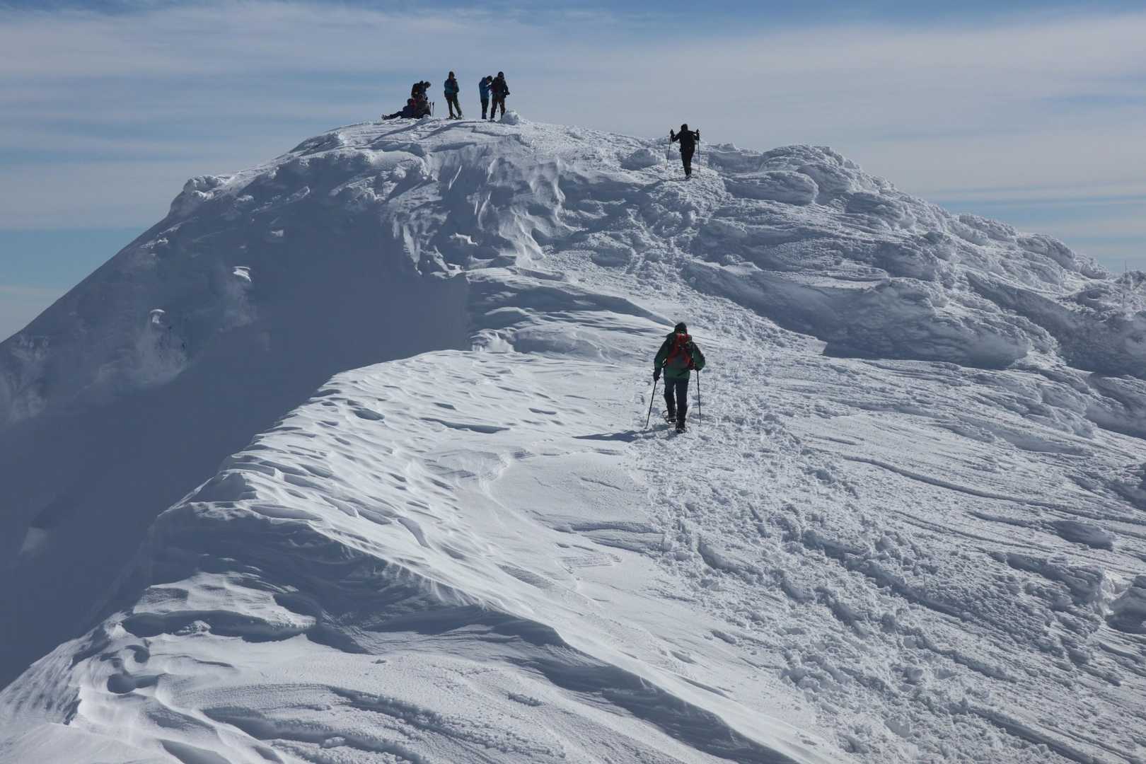 山頂が間近に。