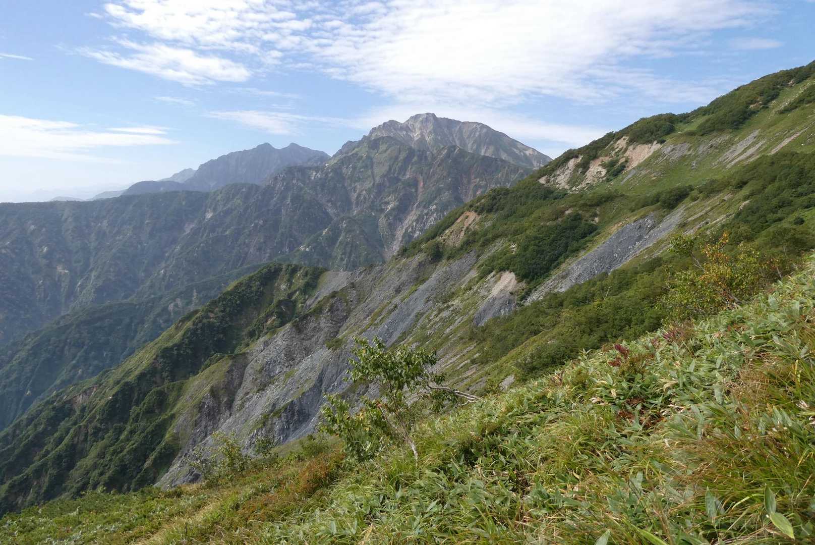 今から進む五竜岳‼️その奥には鹿島槍ヶ岳✨