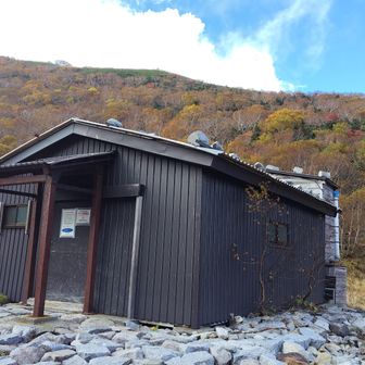 空木岳避難小屋