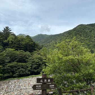 この場所で、北沢峠の道標があるなんて、ピンとこないなぁ。