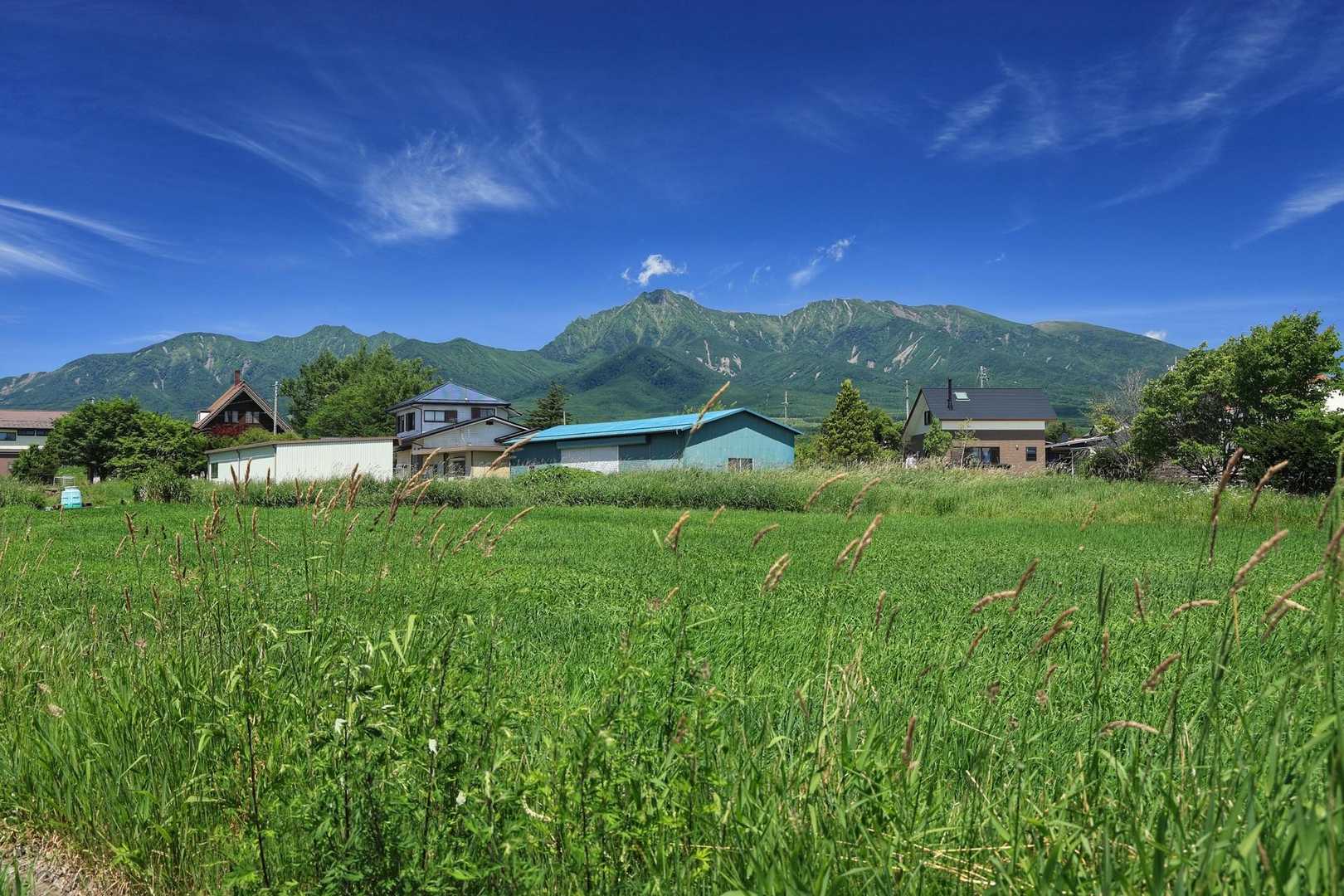 駅を降りて登山口へ向かう
天気は最高