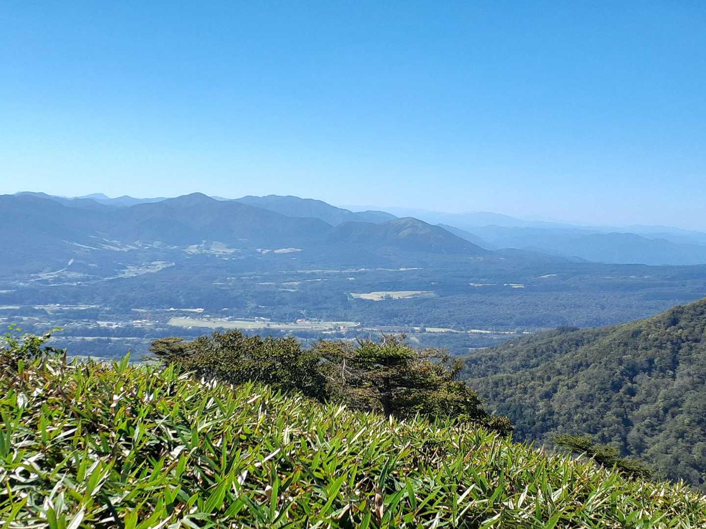 山頂からの絶景、三平山側ー😃