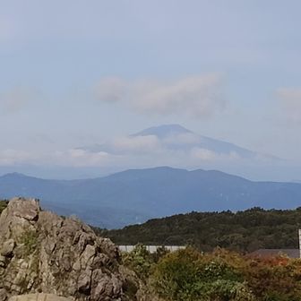 今日は、鳥海山が頭を出してました😊