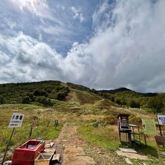 かぐら みつまたスキー場⛷️🏂

あっ‼️このゲレンデ 滑ったことある〜‼️
確か下の駐車場辺りまで滑った記憶😚
何だか懐かしー☺️

こちらから登山スタート▶️