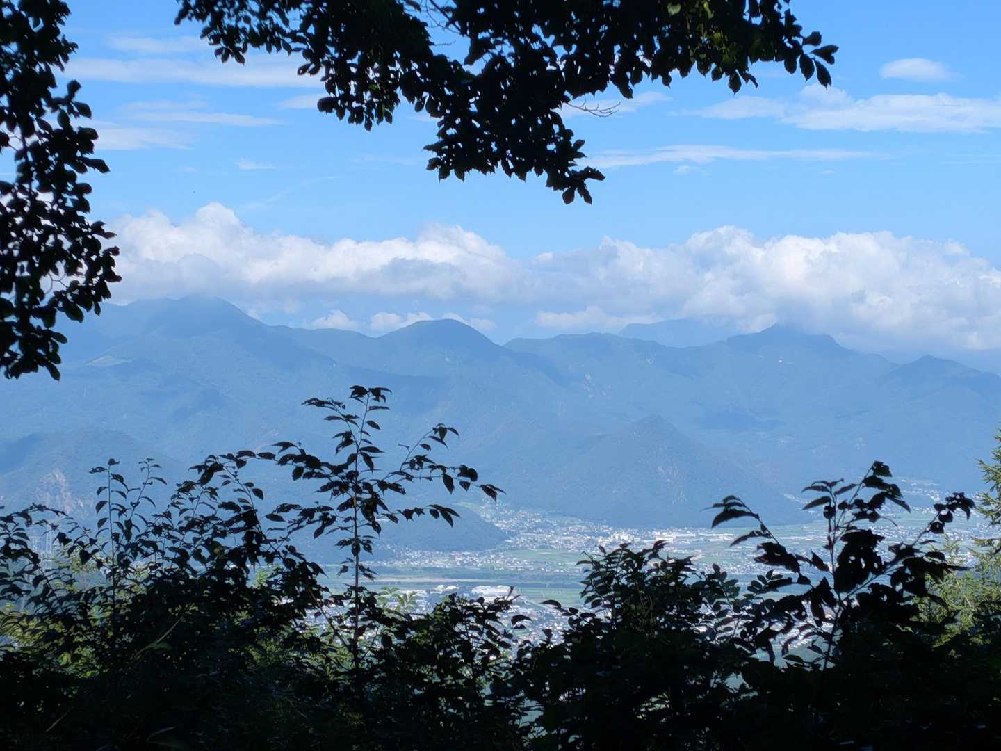 さっきは真っ白だったけど、晴れてきました。