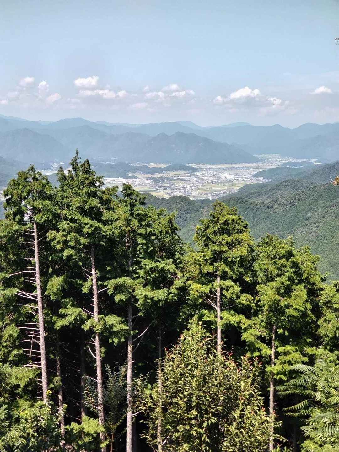 山頂から下の町
氷上方面かな？