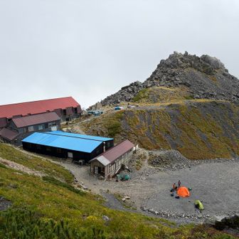 白馬山頂荘
横の岩山は、登山禁止みたいです🈲