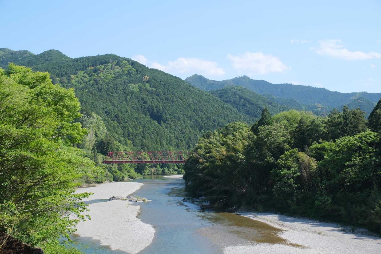 櫛田川沿いを歩いて帰りました。
この景色も良かった✨

近くに立梅井堰があり、その写真を撮って、元丈の館かふるさと屋2箇所のうちどちらかに見せに行けばダムカードがもらえるそうな。

ダムカードに燃えていた頃なら飛びついただろうが、今はもうそんな情熱なし…💦