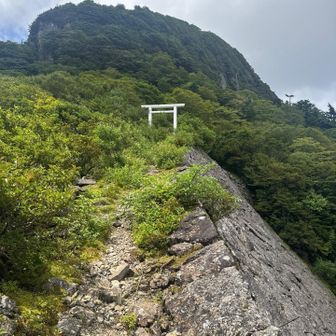 筒上山、ここ登るんでっか？（あんなとこ行けるんか？）
